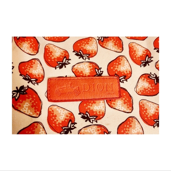 Strawberry purse. - Picture 2 of 8